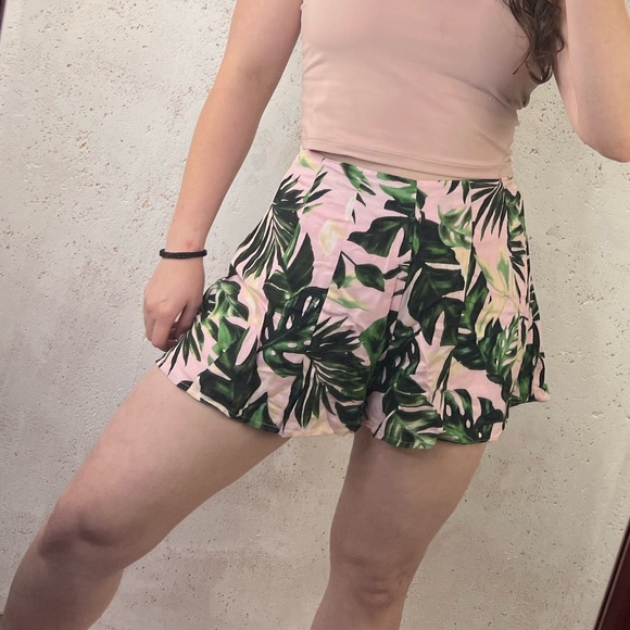 Lush Tropical Print Flowy Wide Leg Shorts Size Medium - Picture 10 of 13